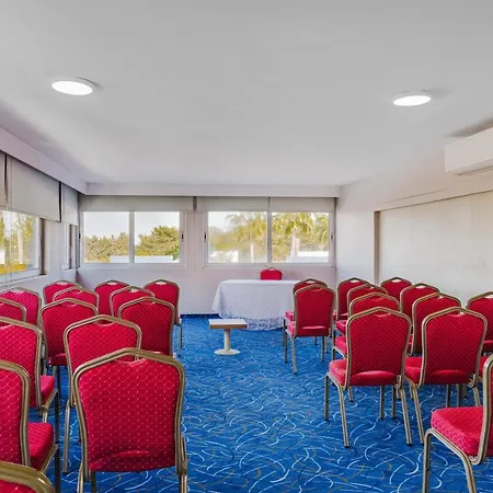 Uptown Bueyuek Anadolu 凯里尼亚