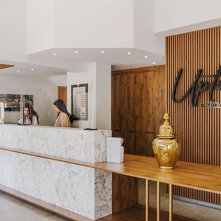 מלון Uptown Bueyuek Anadolu 4*