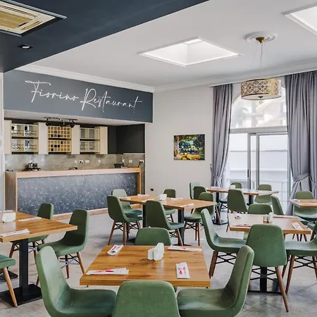 Uptown Bueyuek Anadolu קיירניה