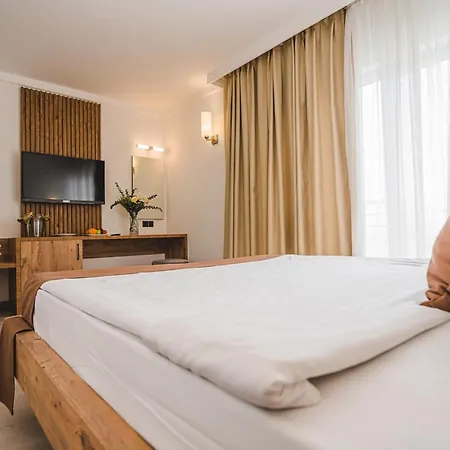 Uptown Bueyuek Anadolu 4* كيرينيا