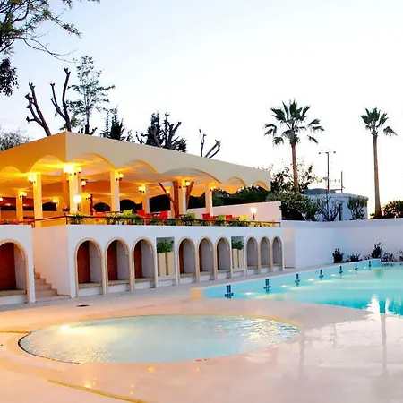 Uptown Bueyuek Anadolu 4* كيرينيا