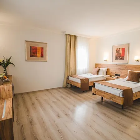 Uptown Bueyuek Anadolu 4* Кирения