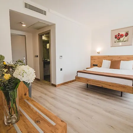 Uptown Bueyuek Anadolu Кирения