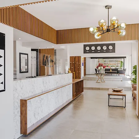 Uptown Bueyuek Anadolu Кирения