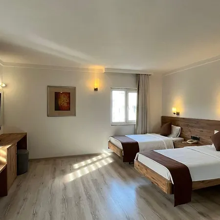 Uptown Bueyuek Anadolu Кирения