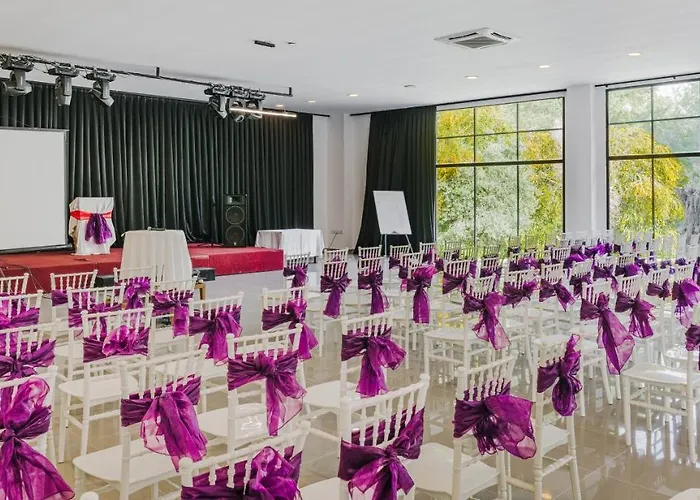 Uptown Bueyuek Anadolu ホテル 4*