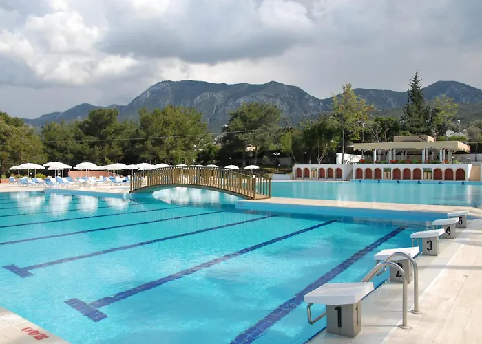 ホテル Uptown Bueyuek Anadolu キレニア